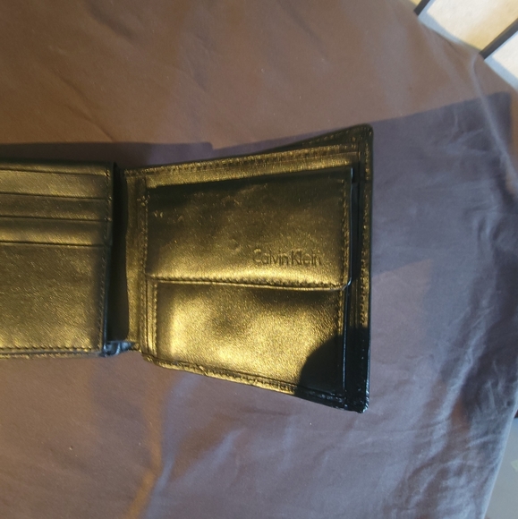 Calvin Klein Genuine Leather Wallet - Picture 3 of 4
